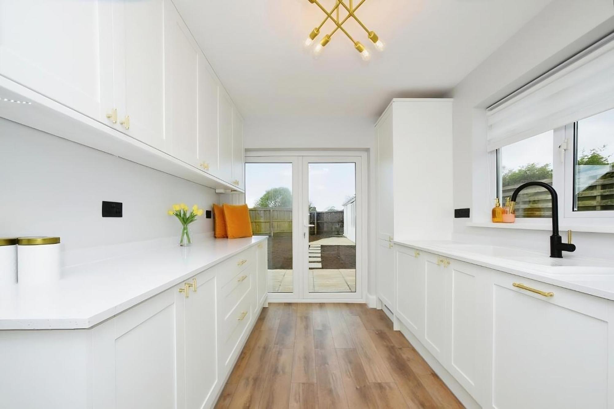 Beautiful 5 Bedroom Bungalow, Sleeps 7, In คาล์น ภายนอก รูปภาพ