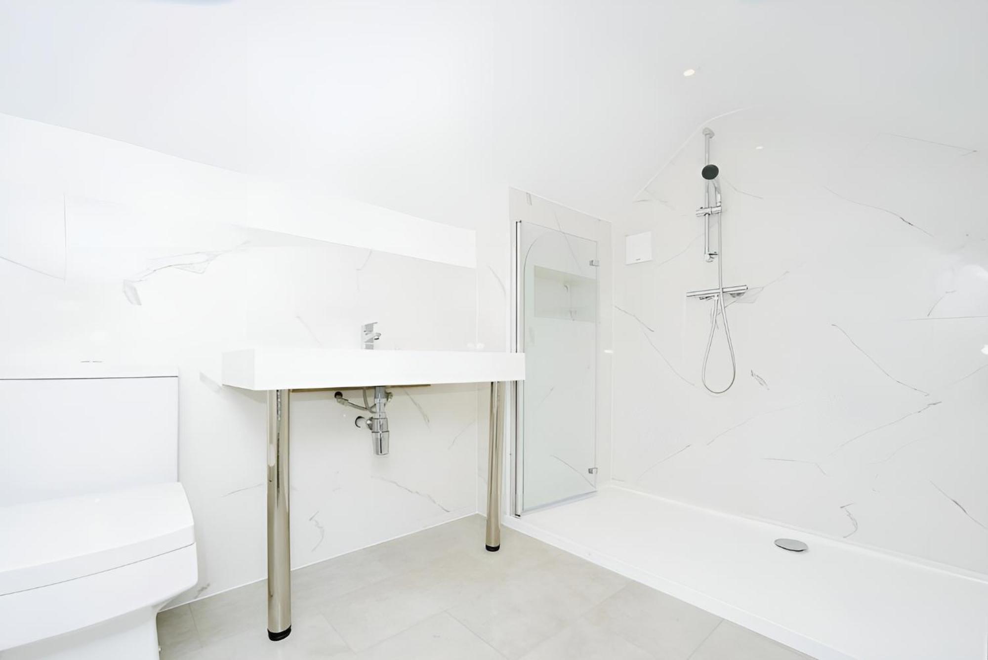 Beautiful 5 Bedroom Bungalow, Sleeps 7, In คาล์น ภายนอก รูปภาพ