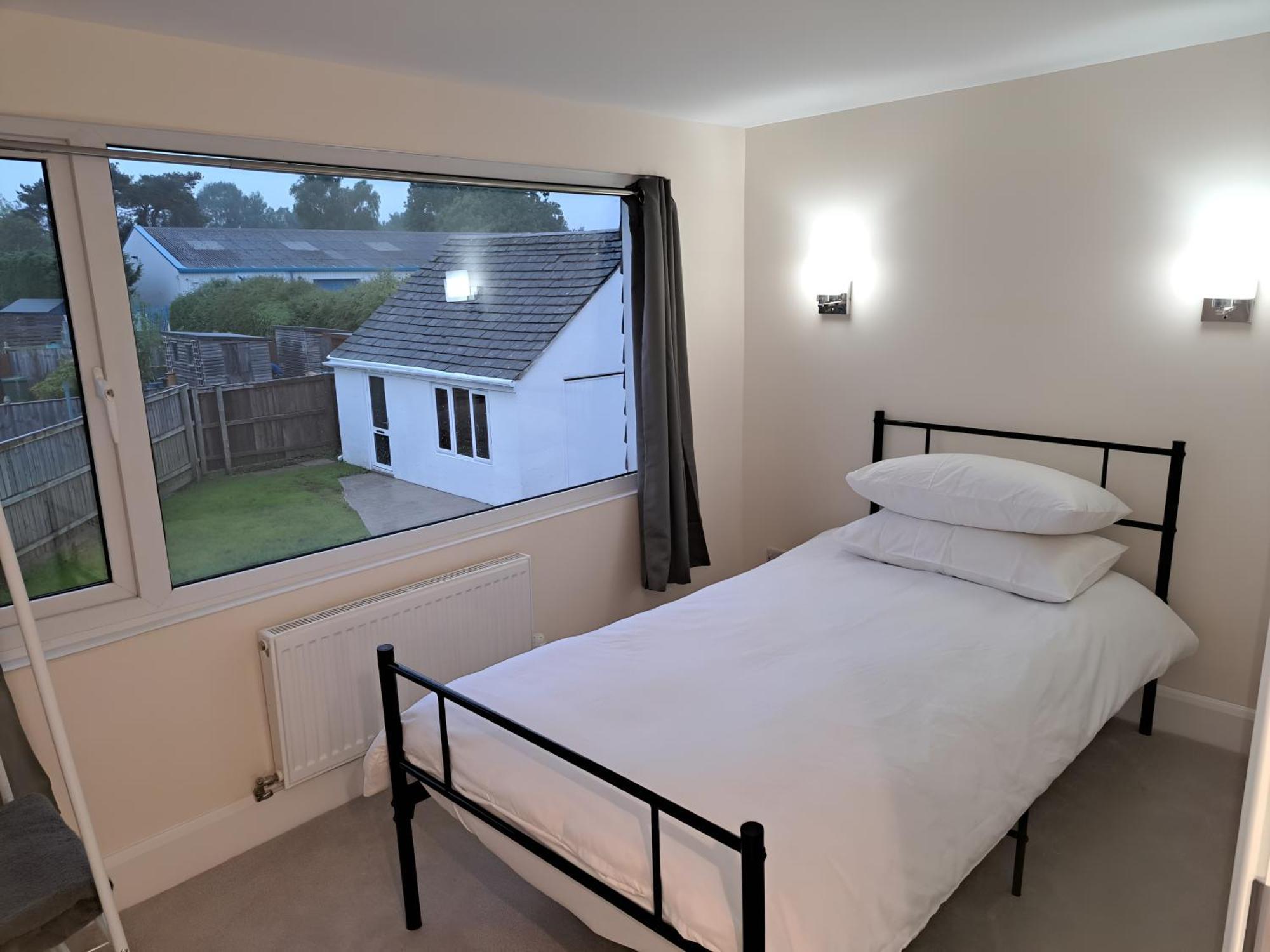 Beautiful 5 Bedroom Bungalow, Sleeps 7, In คาล์น ภายนอก รูปภาพ