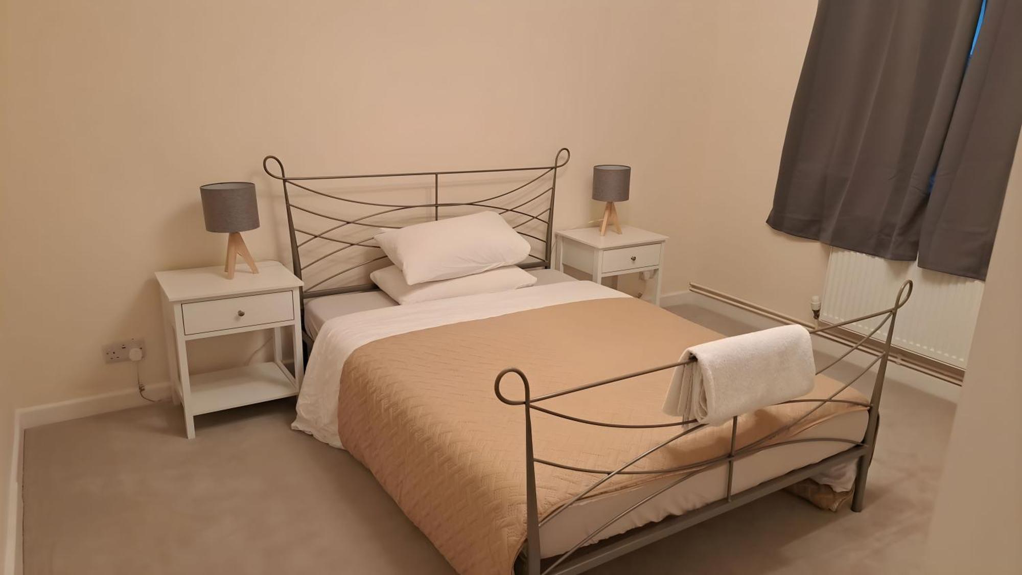 Beautiful 5 Bedroom Bungalow, Sleeps 7, In คาล์น ภายนอก รูปภาพ