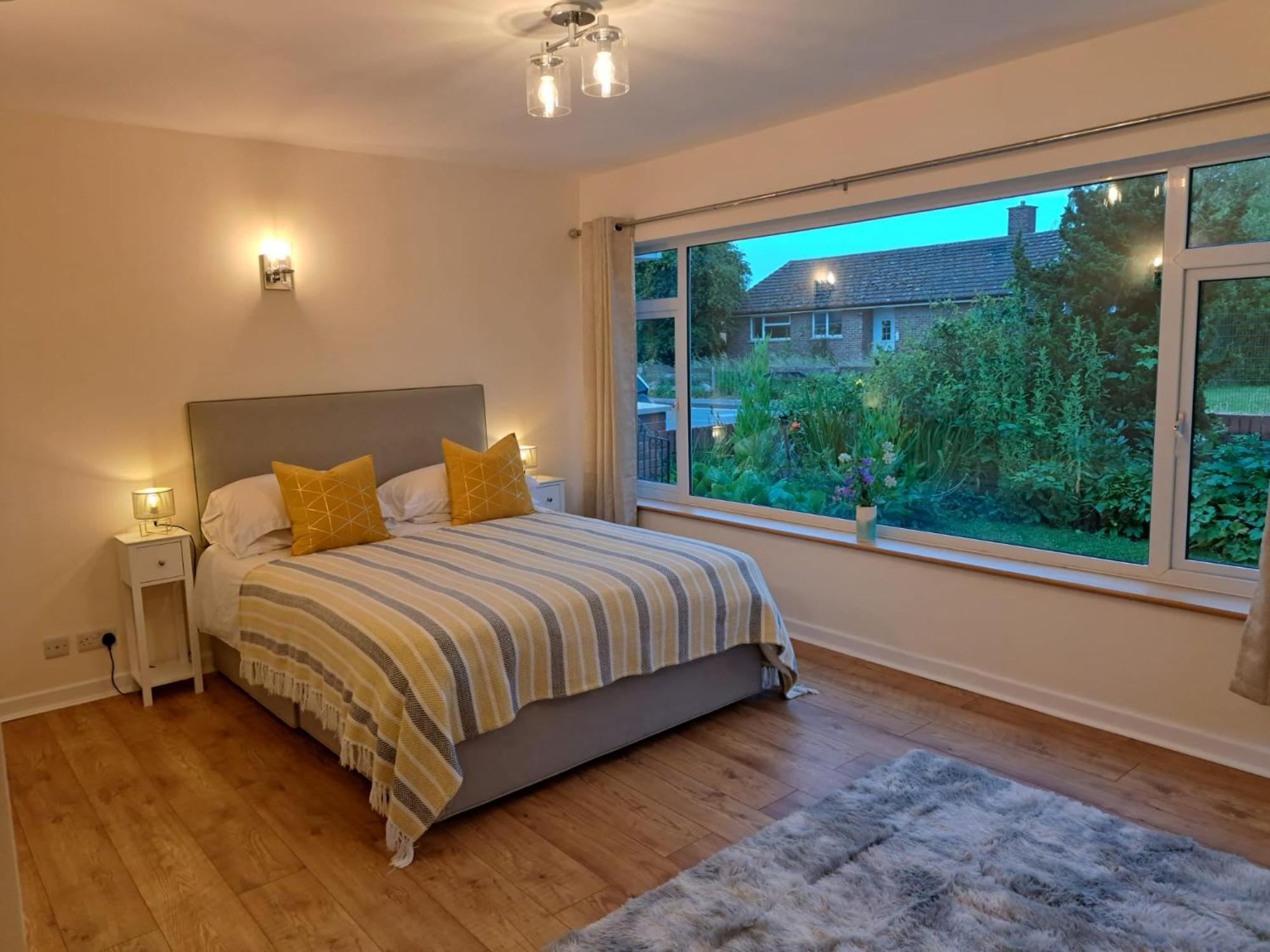 Beautiful 5 Bedroom Bungalow, Sleeps 7, In คาล์น ภายนอก รูปภาพ